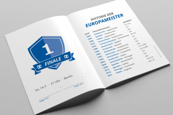 EM Spielplaner 2024 als Broschuere und Kompaktplaner mit dem Spielplan Flag in blau